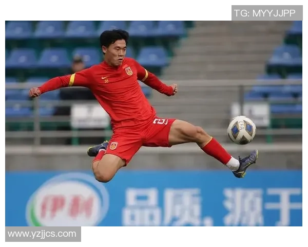 带正字的足球明星们如何在赛场上展现他们的魅力与风采